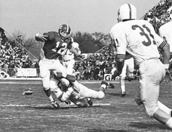 photo of Terry Bradshaw running with football