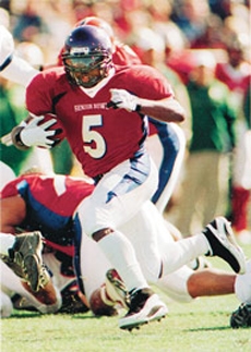 photo of Ladanian Tomlison with football