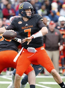 photo of Davis Webb with football