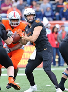 photo of Kyle Lauletta with football